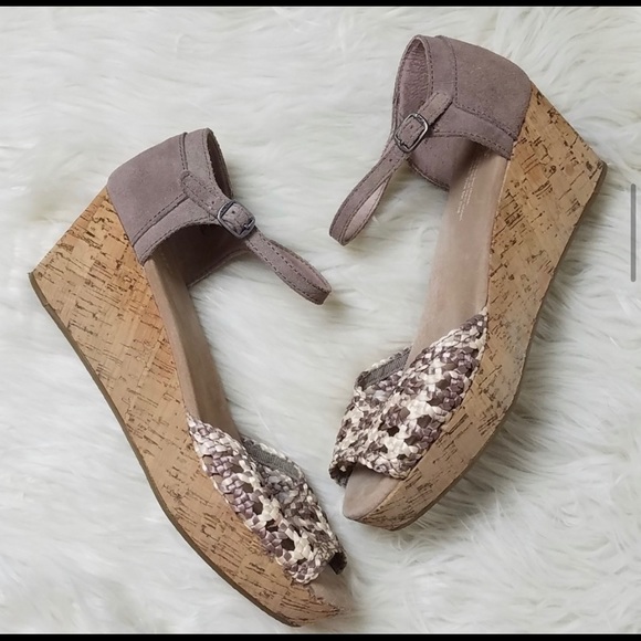 Tom’s Stucco Satin Woven Peep Toe Platform Wedges - Picture 6 of 8